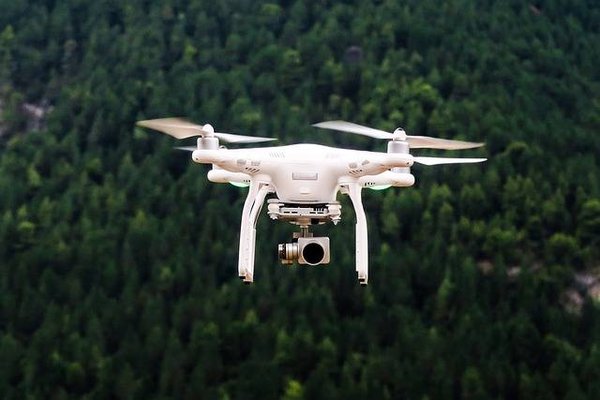Comment les drones peuvent être utilisés pour la surveillance et la cartographie